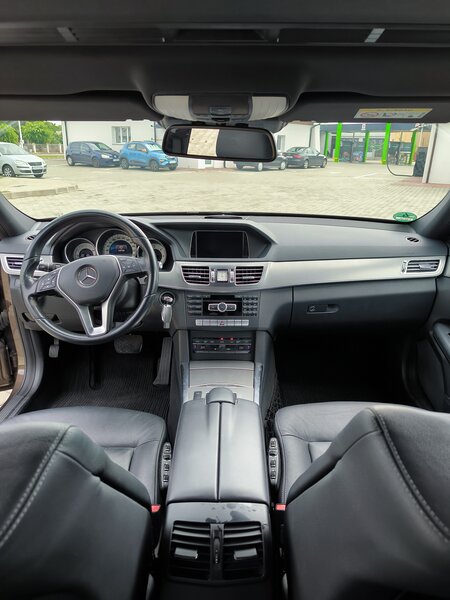 Mercedes-Benz E 300